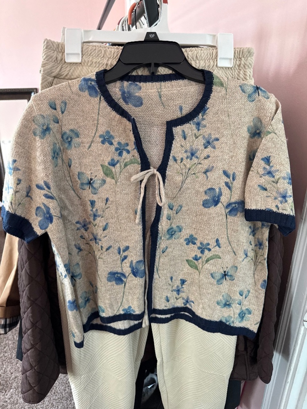 WOMANS SWEATER BEAUTIFUL